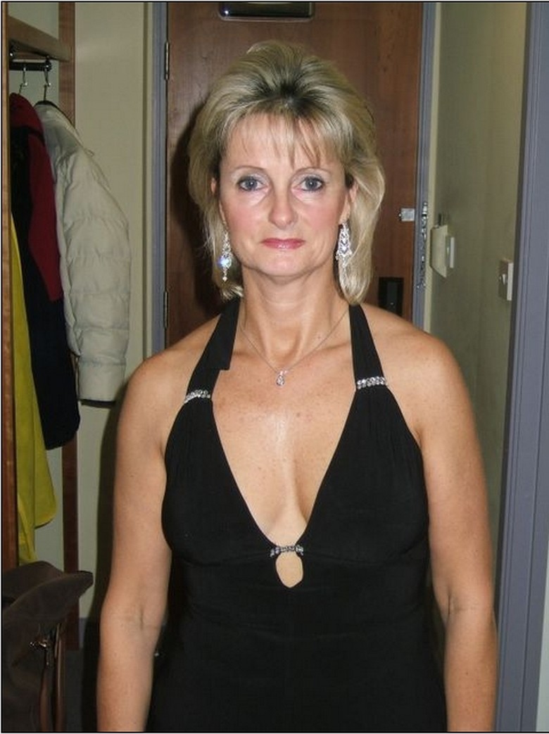 Femme mature sexy et coquine du 53